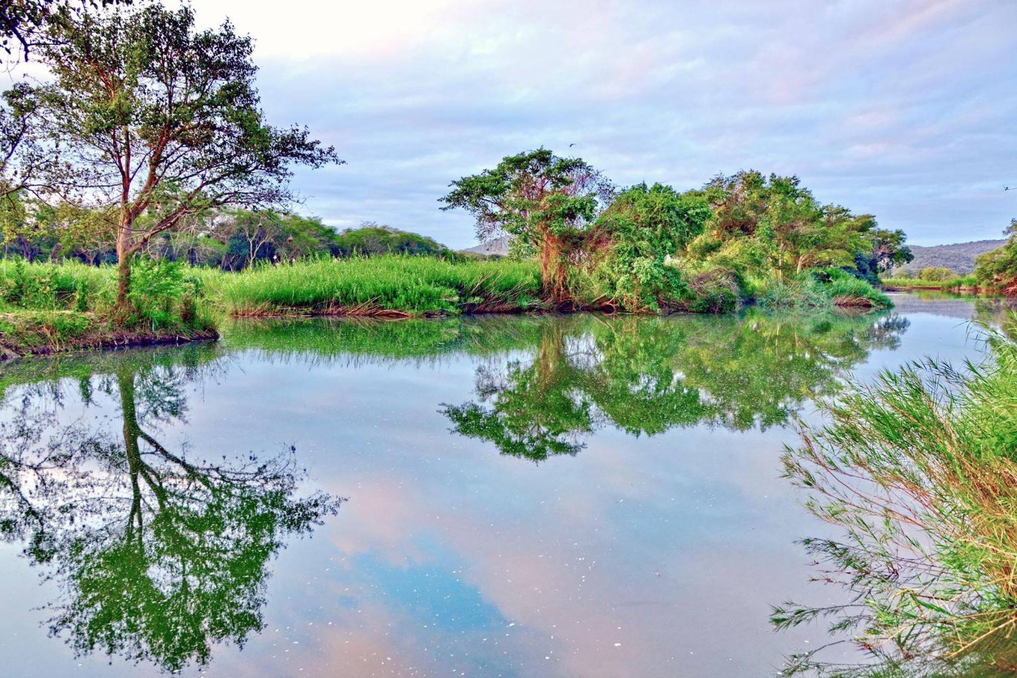 Komati River Chalets Komatipoort Ngoại thất bức ảnh