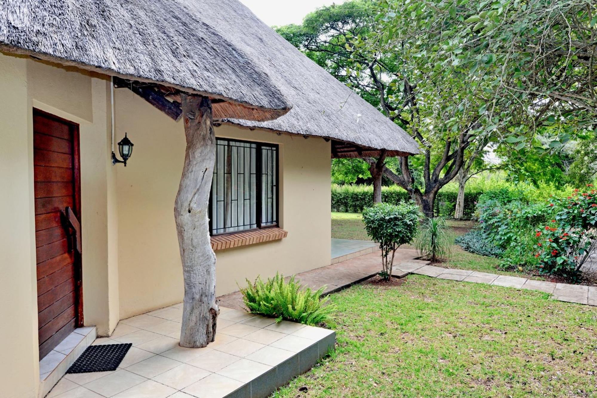 Komati River Chalets Komatipoort Ngoại thất bức ảnh